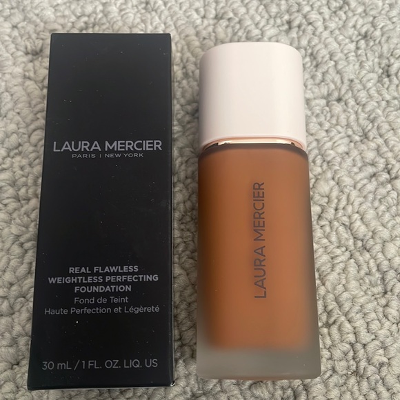 Laura Mercier real flawless weightless perfecting foundation - sepia 5c1 - Picture 1 of 2